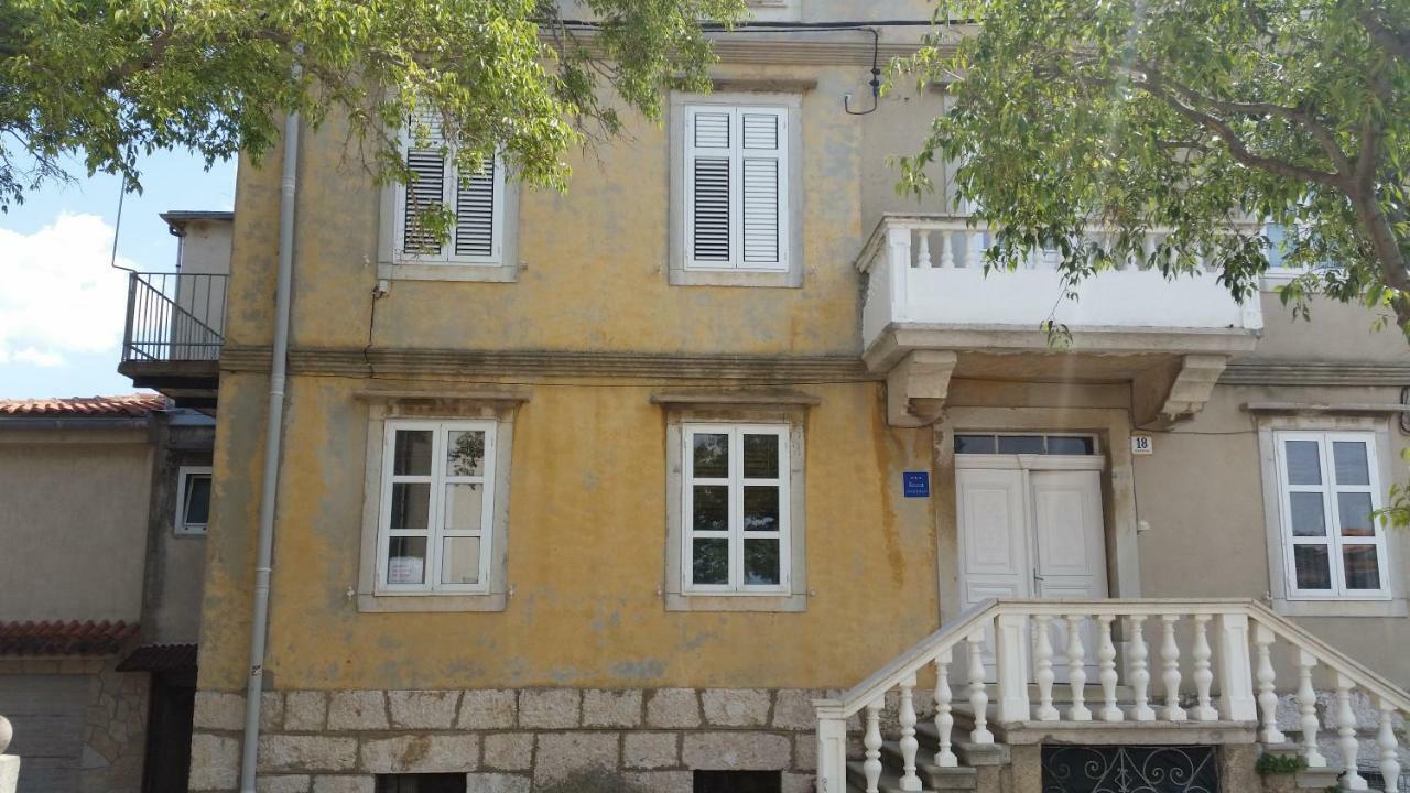 Apartment Palazzo Sare Vrbnik  Exterior photo